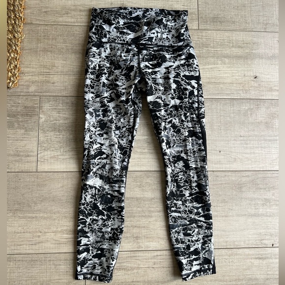 Lululemon Train Times 7/8 Pant 25” in Interlaced Starlight - Picture 6 of 9